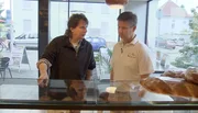 SWR Fernsehen DER BÄCKERBERATER, TEIL 2, am Mittwoch (04.02.15) um 21:00 Uhr.
Die Bäckerei "Mein Bäcker - Edgar Seitz" in Mannheim. Inhaber Thomas Eberlein (re.) lässt sich von Markus Messemer (li.) gerne auch zum Sortiment beraten.