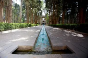 Der Garten, in Kashan in der Wüste des iranischen Hochplateaus gelegen, besticht