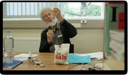 Intelligenzforscher James Flynn mit unserem selbst gestellten IQ Test