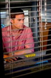 Michael C. Hall (Dexter Morgan).