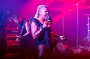 Die kanadische Sängerin Sate kombiniert mit ihrer Band Hard-Rock und groovenden Funk. Das Now Magazine beschrieb sie als einen "Tornado an Bühnenpräsenz". Sie spielt auf der Klaviatur aller menschlichen Emotionen, thematisiert Wut, Freude, Miteinander - und weiß, wie man ein Publikum mitnimmt
