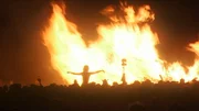 Fans zelebrieren das Burning Man Festival, das jährlich in der Black Rock Desert Wüste in Nevada stattfindet.