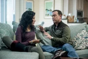 Stephanie Beatriz (Rosa Diaz), Joe Lo Truglio (Charles Boyle).