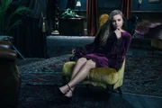 Maisy Stella as Daphne Conrad.