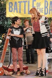 Karan Brar (Ravi Ross), Debby Ryan (Jessie Prescott).