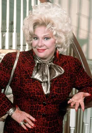 Frans Mutter Sylvia (Renee Taylor).