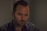 Als kriminelle Hacker das FBI-Gebäude infiltrieren, um alle Undercover-Agentennamen abzugreifen, beginnt für Kurt Weller (Sullivan Stapleton) und sein Team ein dramatischer Wettlauf mit der Zeit ...