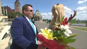 Dennis (26) hat eine romantische Kutschenfahrt mit der 19-j??hrigen Nicky geplant