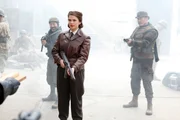(v.l.): Jim Morita (Kenneth Choi), Peggy Carter (Hayley Atwell) und Dum Dum Dugan (Neal McDonough)