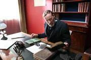 Konrad Duden bei der Arbeit.