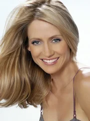 Kelly Rowan (Kirsten Cohen).