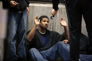 Auf der Rückfahrt vom Silvesterfeuerwerk in San Francisco kommt es in der S-Bahn zu einer Schlägerei. Der junge Afroamerikaner Oscar Grant (Michael B. Jordan) wird von der Polizei auf dem Bahnsteig festgehalten. Kurz darauf stirbt Oscar Grant durch die Waffe eines Polizisten.