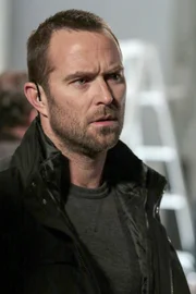 Sullivan Stapleton (Kurt Weller).