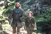 Der Bluthund (Rory McCann) und Arya (Maisie Williams) nähern sich Hohenehr