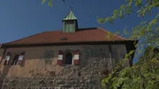 Die Burg Hohenstein ist wegen ihres einzigartigen Rundblicks ein beliebtes Ziel für Wanderer.