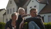 Milchbauern Frank und Anne Lenz mit Söhnchen Konrad
(Foto ist für alle Folgen nutzbar)