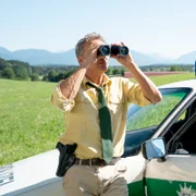 Hubert (Christian Tramitz) verliert bei seinen Ermittlugen das Ziel nie aus den Augen