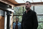 Können Jack (George Eads, l.), Bozer (Justin Hires, l.) und das Team den Terrorverdacht gegen MacGyver entkräften und dessen Unschuld beweisen?