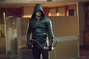 Als Rächer 'Arrow' kämpft Oliver Queen (Stephen Amell) gegen eine Familienbande, die Banken überfällt.