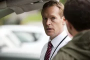 John (Steven Mackintosh)