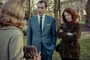 Swan Laurence (Samuel Labarthe, l.); Alice Avril (Blandine Bellavoir, r.)