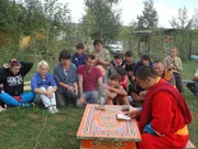 Auf die schwererziehbaren Teenager wartet eine Segnung mit einem Schamanen, statt Beach-Party ...
