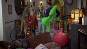 L-R: Evie Hunter (Kate Bensdorp), Anika (Kyra Smith), Sal (Daan Cryghton)