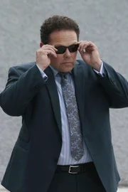 Lionel Fusco (Kevin Chapman)