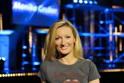 Monika Gruber ist eine der besten und erfolgreichsten Kabarettistinnen der Nation. Mit ihrem bayerischen Charme gibt sie die perfekte Verführerin, ihr messerscharfer Witz trifft zielsicher ins Schwarze und ihre angriffslustige Direktheit ist geradezu legendär. In ihrem neuen Programm "Wenn ned jetzt, wann dann?" kehrt Monika Gruber im wahrsten Sinne des Wortes vor der eigenen Haustür.