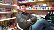 Julian alias "Julz" (28) führt den Kiosk "Siedlertreff"