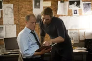 Woody Harrelson as Detective Marty Hart (l.), Matthew McConaughey as Detective Rust Cohle (r.)