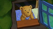 Verliebt schaut Mondbär Blinki hinterher.