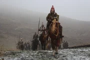 Häuptling Alkaya führt ihren Stamm zu Pferd in den Krieg gegen die Perser.