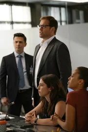 (v.l.n.r.) Benny Colón (Freddy Rodríguez); Dr. Jason Bull (Michael Weatherly); Cable McCrory (Annabelle Attanasio); Danny James (Jaime Lee Kirchner)