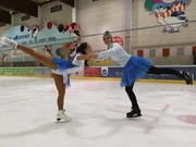 Was macht einen guten Schlittschuh beim Eiskunstlauf aus? Das ist die Frage, die Laura heute dem Eiskunstlauf-Talent Elena (15) stellt.