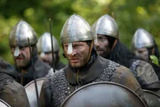 Als ein Blitz das Amulett in zwei Teile zerschlägt, bricht Chaos über Erdsee herein. In dieser Situation schickt sich der Tyrann König Tygath an, die Macht über Erdsee an sich zu reißen. (Szenenbild)