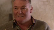 Fabrizio Puicher schnitzt den Rollat, die Hauptfigur der "Plodar Wosenocht".