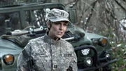 Die Militärbasis wird von Captain Katie Marshall (Melora Hardin) geleitet..