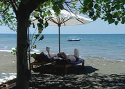 hr-fernsehen TROPISCHE TRAUMZIELE: DOMINIKANISCHE REPUBLIK, BALI, BRASILIEN, am Freitag (03.02.12) um 20:15 Uhr.
Blick auf Lovina Beach im Norden von Bali.