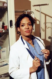 Dr Gloria Natanah(Lauren Velez)