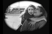 Das vermeintliche Geschwisterpaar Norma (Ivy Close, li.) und Elie (Gabriel de Gravone, re.)Zur ARTE-Sendung La Roue (Teil 1) Das vermeintliche Geschwisterpaar Norma (Ivy Close, li.) und Elie (Gabriel de Gravone, re.) © Jérôme Seydoux/Pathé Foto: ZDF