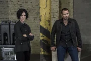 Werden bei einer Undercover-Mission entführt: Weller (Sullivan Stapleton, r.) und Jane (Jaimie Alexander, l.) ...