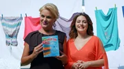 Mediha (Nurseli Idiz, li), Ayşegül (Seren Şirince, re)