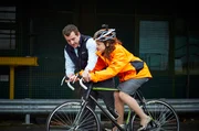 Paul (Martin Marquez) und Trish (Sarah Hadland)
