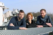 Was befindet sich eigentlich in der Luft? Mit verschiedenen Messtechniken wird dieser Frage nachgegangen (v.l.: Meteorologe Dr. Lionel Doppler und die "X:enius"-Moderatoren Dörthe und Pierre).