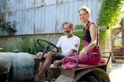 Sarah Wiener und der Landwirt Engelhard Troll.