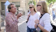 Die Tierheilpraktikerinnen Kati und Rike van der Weerd bei einer Stadtführung in Malaga.