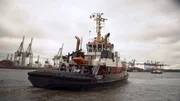 Der Schlepper "Bugsier 8" ist in Dauerbereitschaft.