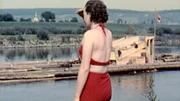 Im Jahr 1938 an der Volkacher Schleife: Eine junge Frau schaut auf den Main.
