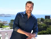 WISO-Moderator Marcus Niehaves nimmt sich dem Thema "Reiseversicherung" an.